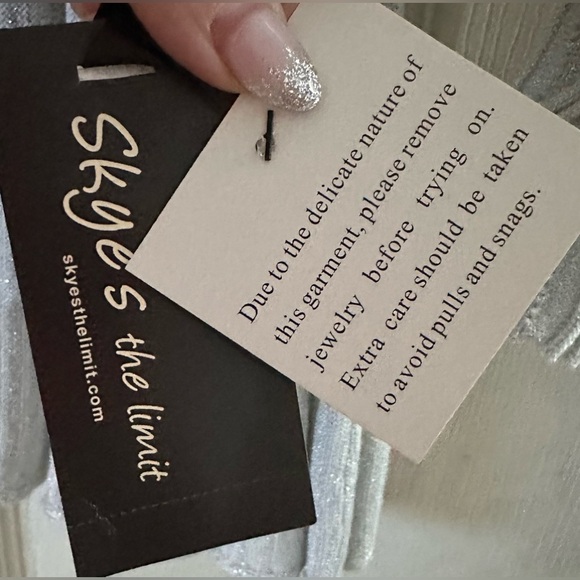 Skys the Limit Top - Picture 4 of 5